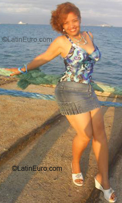 Date this delightful Dominican Republic girl Yosana from Barahona DO5355