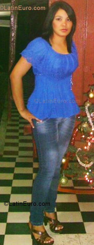 Date this attractive Colombia girl Maria Luisa from Sincelejo CO5374