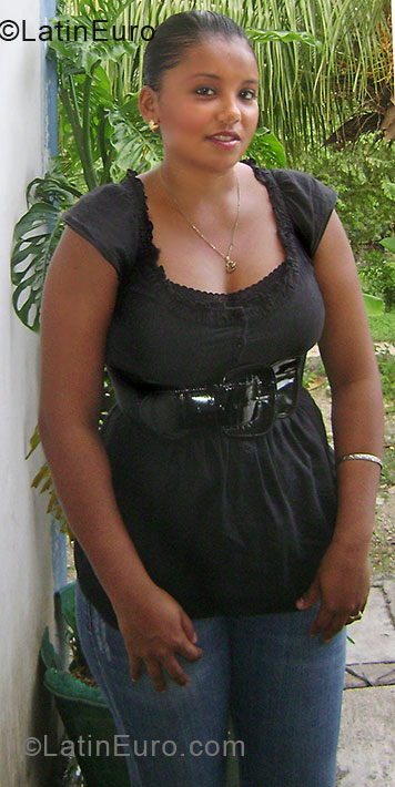 Date this happy Honduras girl Karina Lizeth from Potrerillos HN245