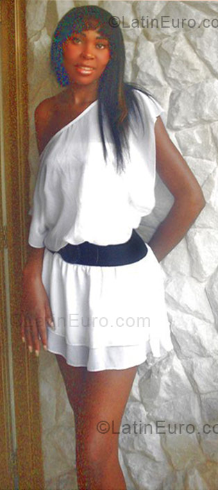 Date this stunning Colombia girl Yamileth from Cali CO5440