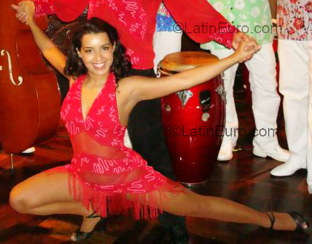 Date this happy Brazil girl Maria from Rio De Janeiro BR4017