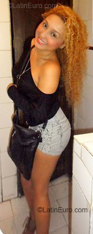 Date this happy Colombia girl Kathyuska milena from Barranquilla CO5592