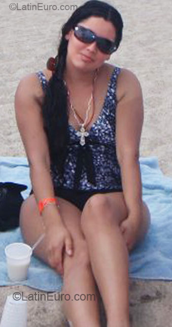 Date this attractive Colombia girl Claudia from Bogota CO5600