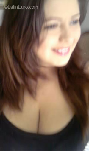 Date this lovely Colombia girl Yerly from Bucaramanga CO5609