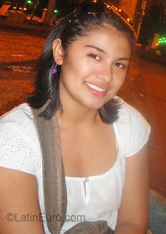 Date this attractive Costa Rica girl Keylin from Alajuela CR37