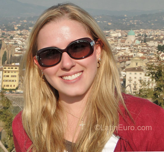 Date this passionate Brazil girl Larissa from Curitiba BR4109