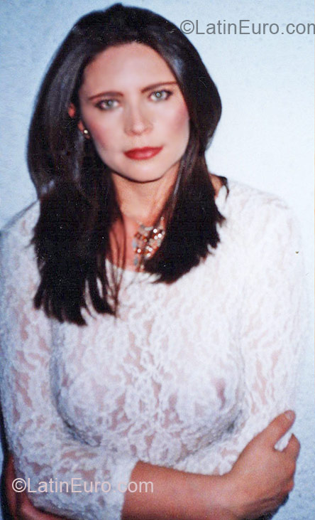 Date this voluptuous Colombia girl Leonor from Bogota CO12712