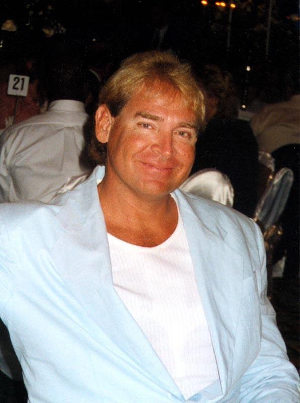 Date this delightful United States man Hawaiiborn from Honolulu US8520