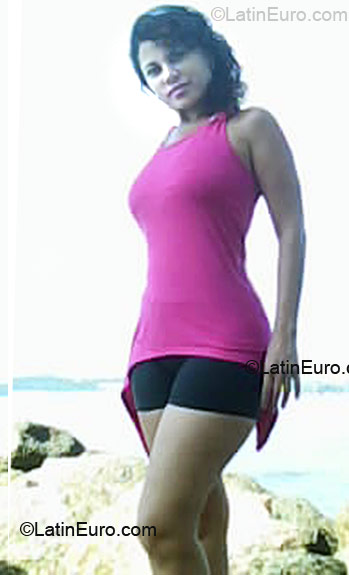 Date this attractive Colombia girl Caterin from Barranquilla CO5885