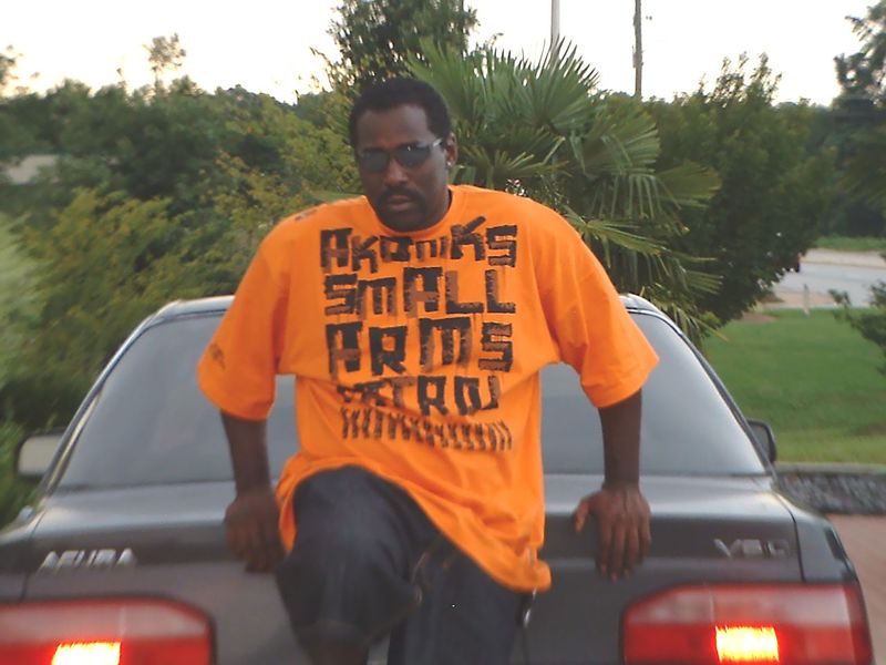 Date this tall United States man LQQking from Lithonia US8556