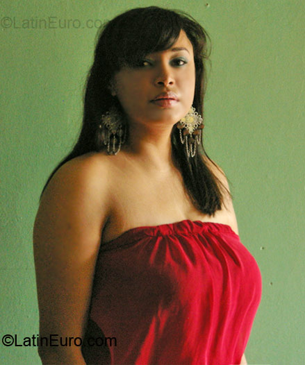Date this beautiful Honduras girl Julissa sequeira from La Ceiba HN269