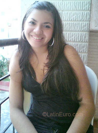 Date this charming Colombia girl Paola from Barranquilla CO5938