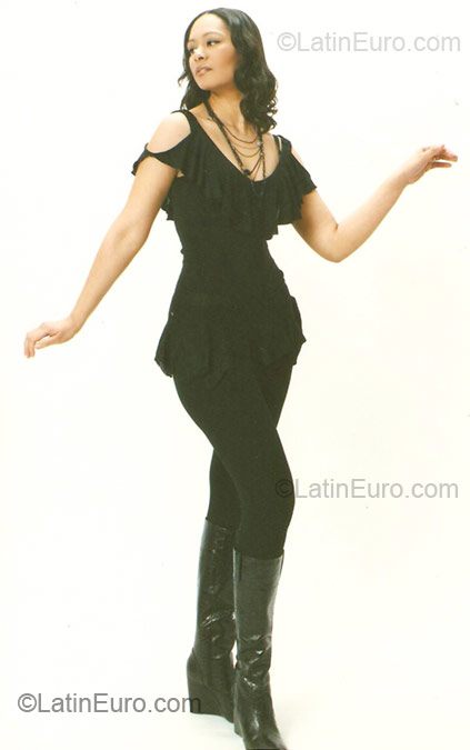 Date this voluptuous Colombia girl Amanda from Bogota CO5958