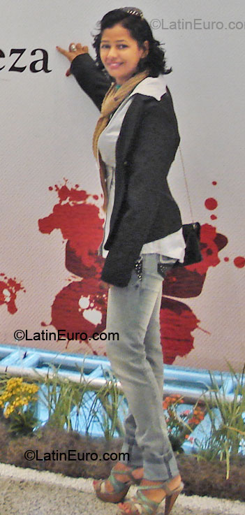 Date this delightful Brazil girl Clebia from Camacari BR4382