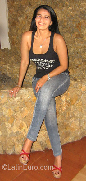 Date this athletic Colombia girl Natalia from Cali CO6087