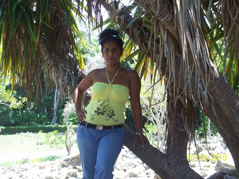 Date this tall Cuba girl Maidole from Bayamo CU8