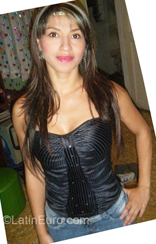 Date this hard body Colombia girl Eliana from Medellin CO6234