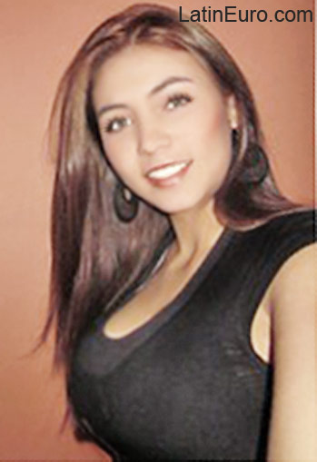 Date this pretty Colombia girl Carolina from Ibague CO6269