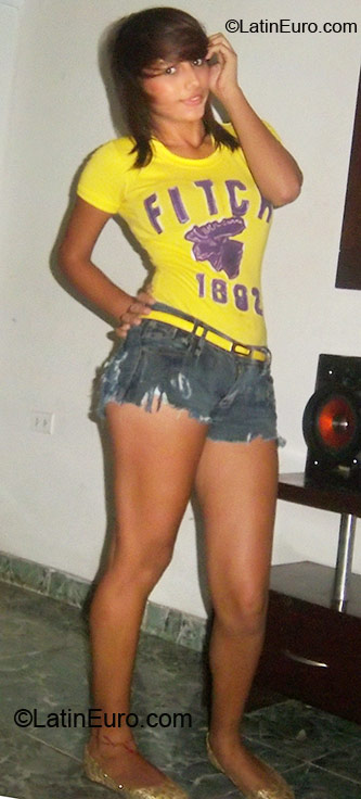 Date this delightful Colombia girl Valeri from Santa Marta CO6432