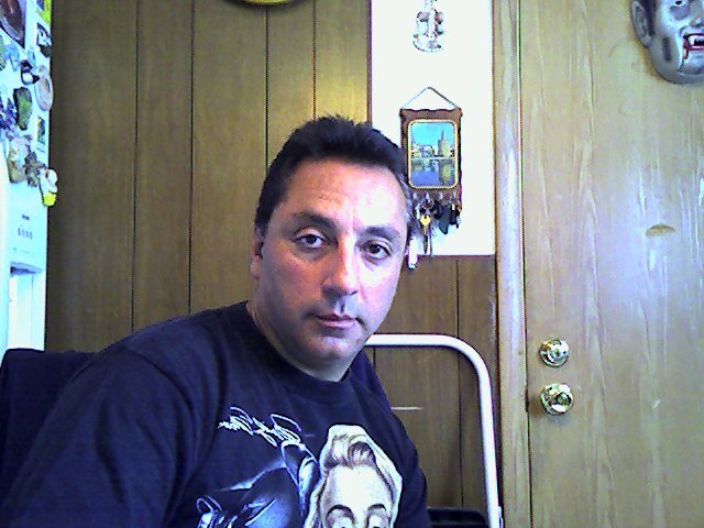 Date this beautiful United States man Paulie from schaumburg US9106