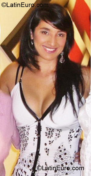 Date this pretty Colombia girl Ivonne from Bogota CO6492