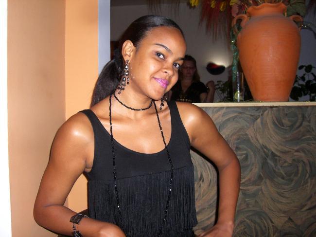 Date this good-looking United States girl Linda nima from LA.California IC42