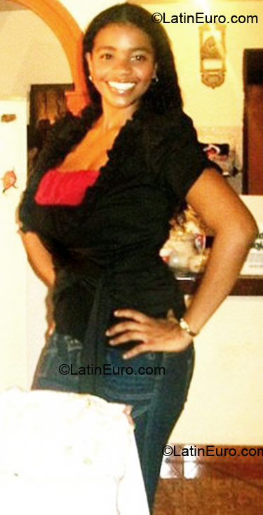 Date this attractive Colombia girl Maria from Barranquilla CO6523