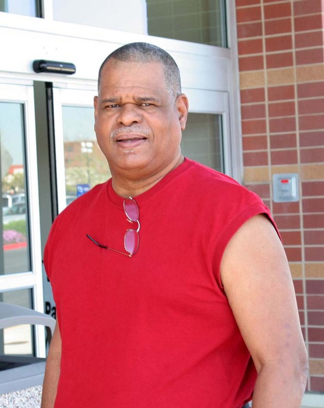 Date this beautiful United States man Donald from Sacramento US9174