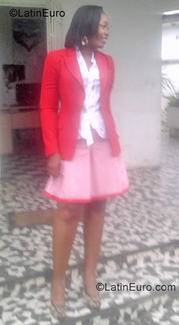 Date this foxy Cameroon girl Marie from Yaounde CM105