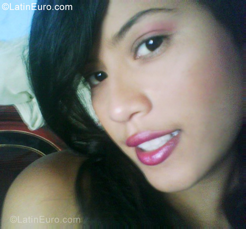Date this charming Colombia girl Jessica from Obando CO6571
