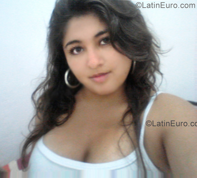 Date this charming Colombia girl Kelly from Cali CO6572