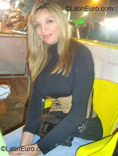 Date this voluptuous Brazil girl Meiri from Rondonopolis BR4890