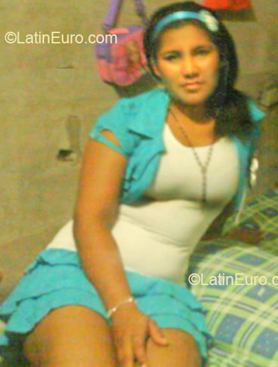 Date this nice looking Colombia girl Yurany from Medellin CO6671