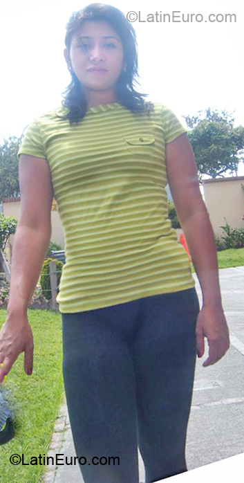 Date this attractive Colombia girl Adriana from Bogota CO6743
