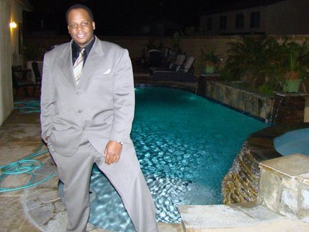 Date this young United States man Cecil from Hamden US9421