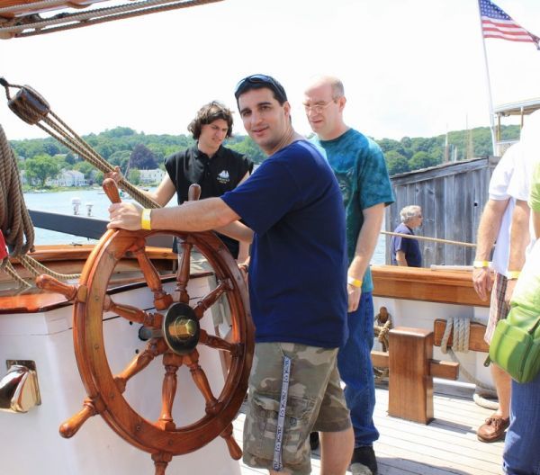 Date this pretty United States man Samuel from Newington US9483