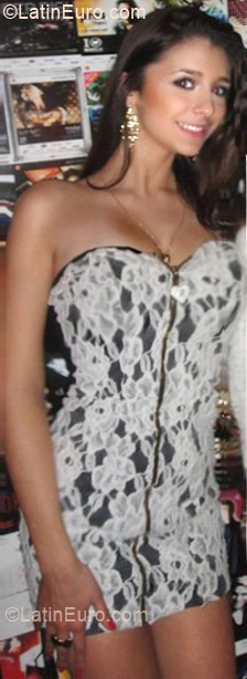 Date this hard body Brazil girl Samantha from Florianopolis BR5185