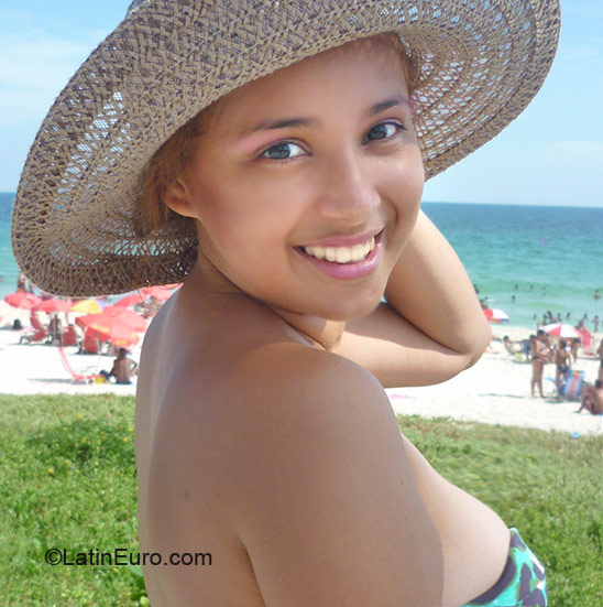 Date this happy Brazil girl Aline from Vicosa BR5193