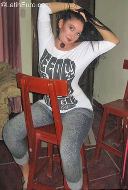 Date this beautiful Colombia girl Ercilia from Cartagena CO6929