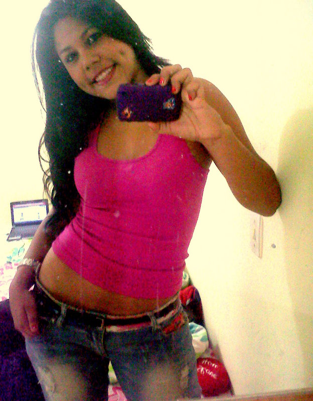 Date this nice looking Colombia girl CAROLINA from Bogota CO6952