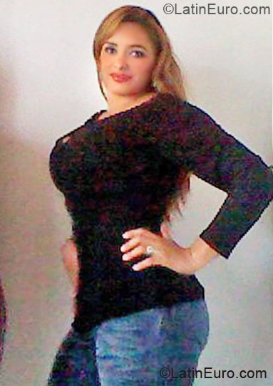 Date this sensual Colombia girl Maryluz from Armenia CO6988