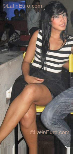 Date this attractive Colombia girl Diana Lorena from Cali CO7091