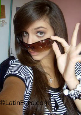 Date this cute Venezuela girl Yenifer from Caracas VE68