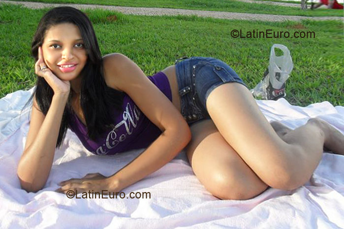 Date this voluptuous Brazil girl Eliane from Brasilia BR5543