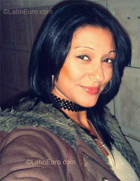 Date this pretty Brazil girl Beatriz from Rio De Janeiro BR5563