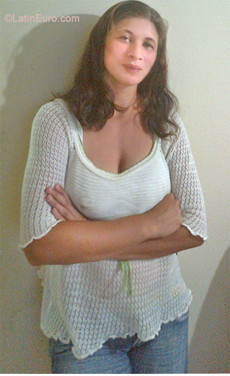 Date this nice looking Brazil girl Tais from Guaiba BR5574