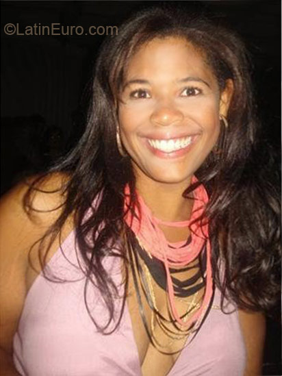 Date this sultry Brazil girl Tainah from Brasilia BR5602