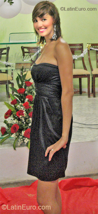 Date this foxy Colombia girl Yurany from Barranquilla CO8099