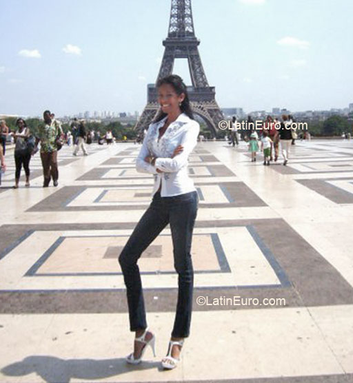 Date this stunning Ivory Coast girl Briga from Abidjan IC48