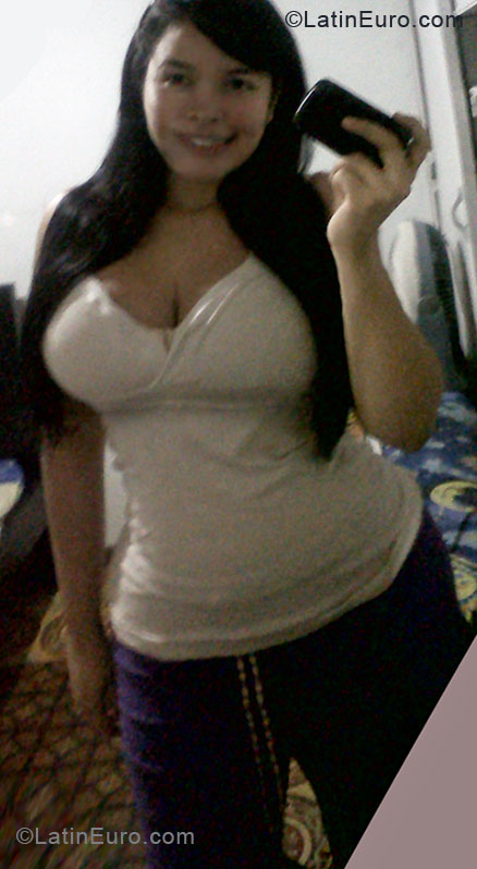 Date this charming Colombia girl Diana from Buenaventura CO7370